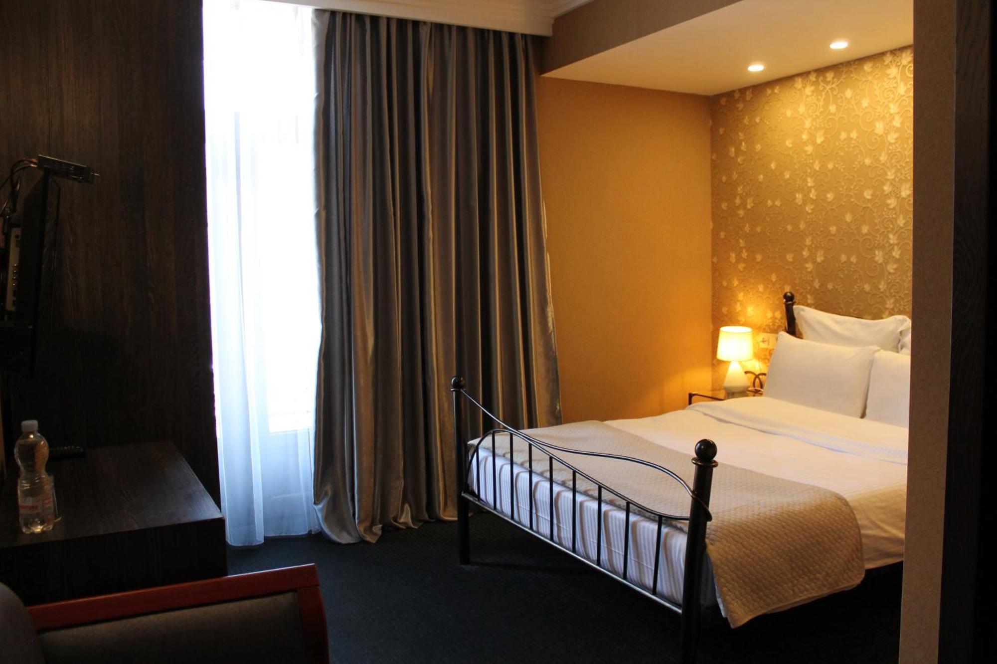 Redline Hotel Tbilisi Exterior foto